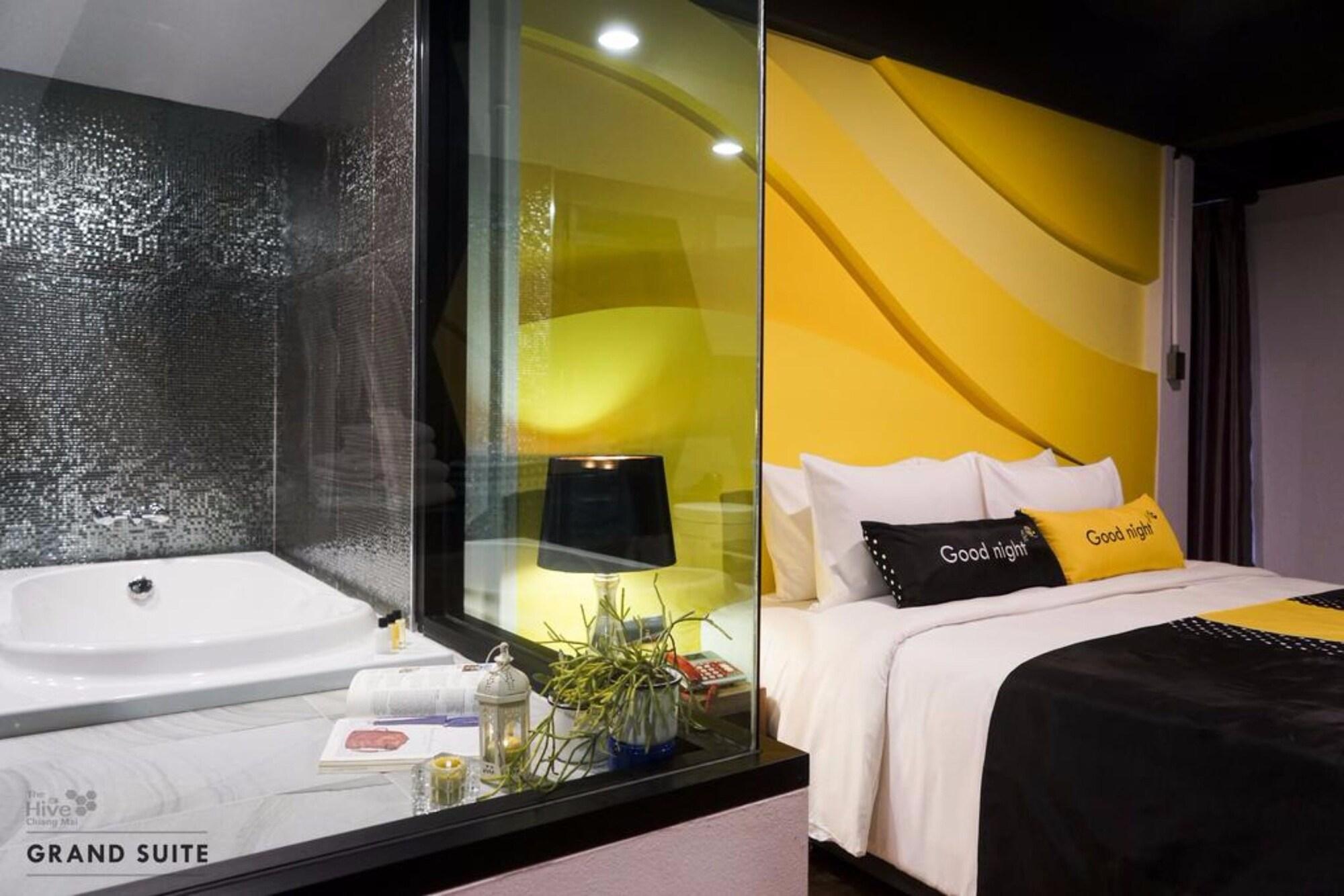 The Hive Chiang Mai Hotel Bagian luar foto
