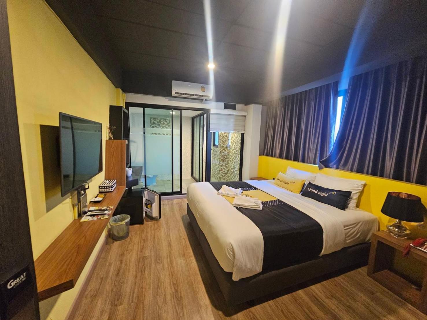 The Hive Chiang Mai Hotel Bagian luar foto