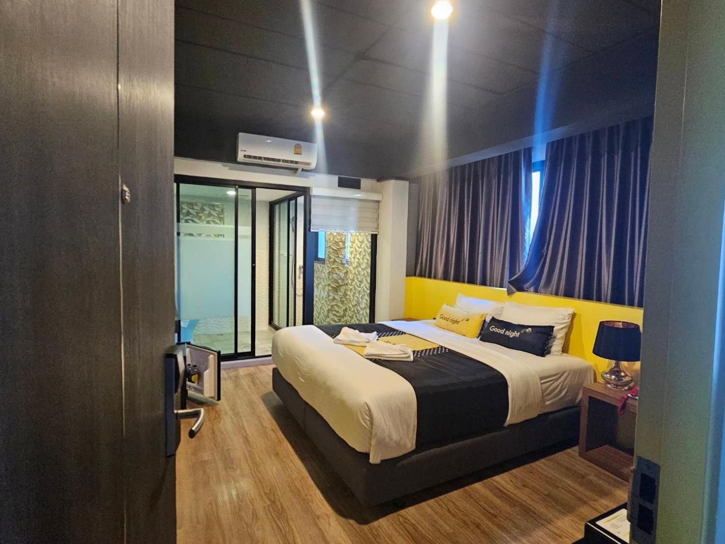 The Hive Chiang Mai Hotel Bagian luar foto