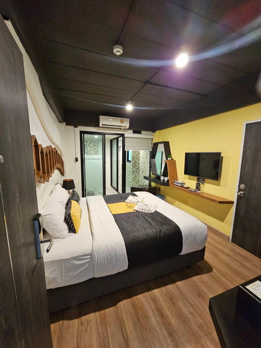 The Hive Chiang Mai Hotel Bagian luar foto